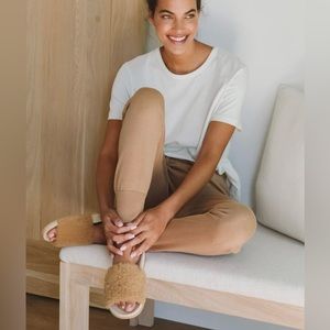 Jenni Kayne Tan Shearling Slide On Sandals 39